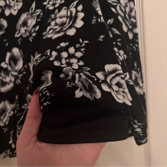 Forever 21~Skater Skirt~Size L~Black & White~Rose Pattern - Picture 4 of 5